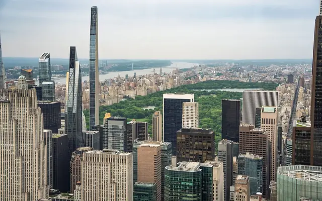 High-angle view of Midtown Manhattan with Central Park and skyscrapers in New York City.
